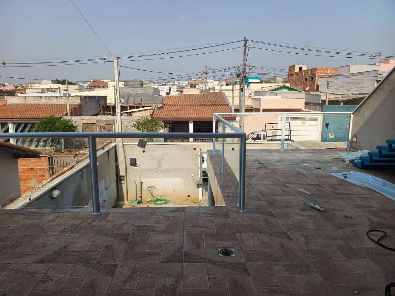 Fechamento de sacada com vidro instalado pela JV Vidros