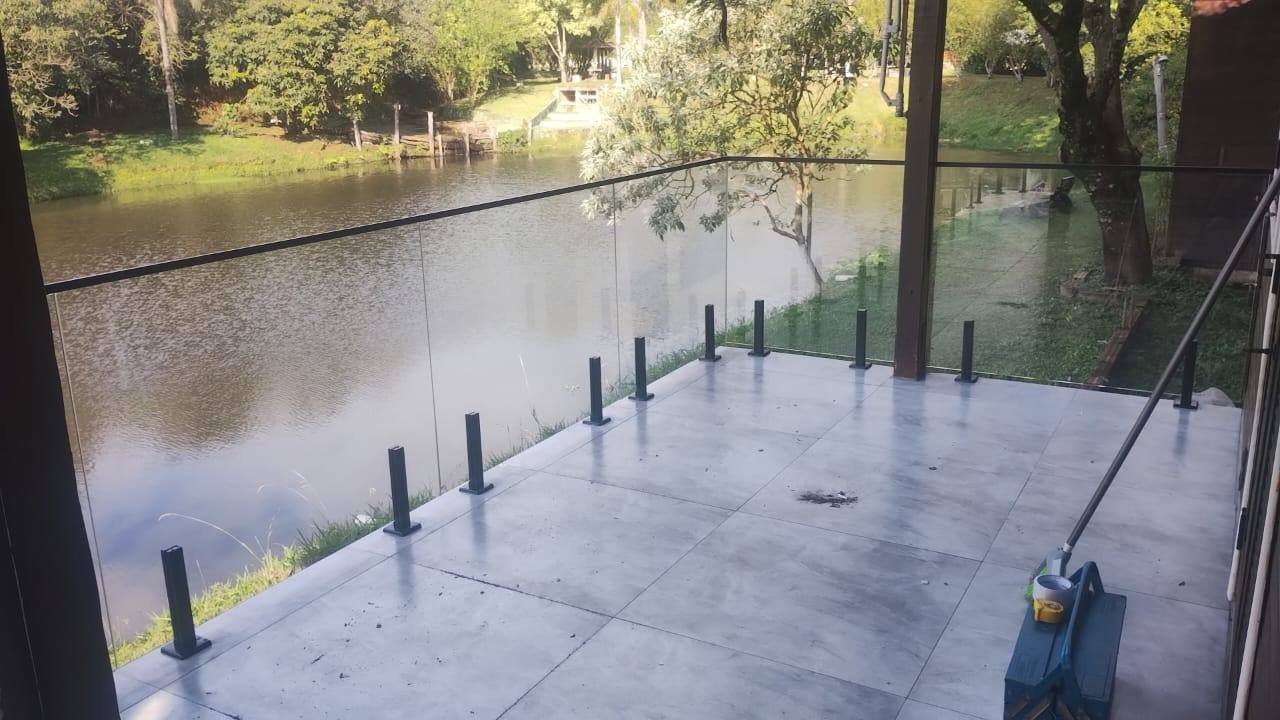 Guarda-corpo de vidro instalado pela JV Vidros em Itu-SP - foto 15